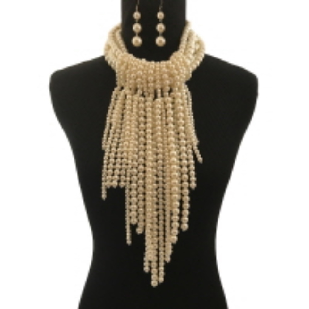 Pearl statement necklace